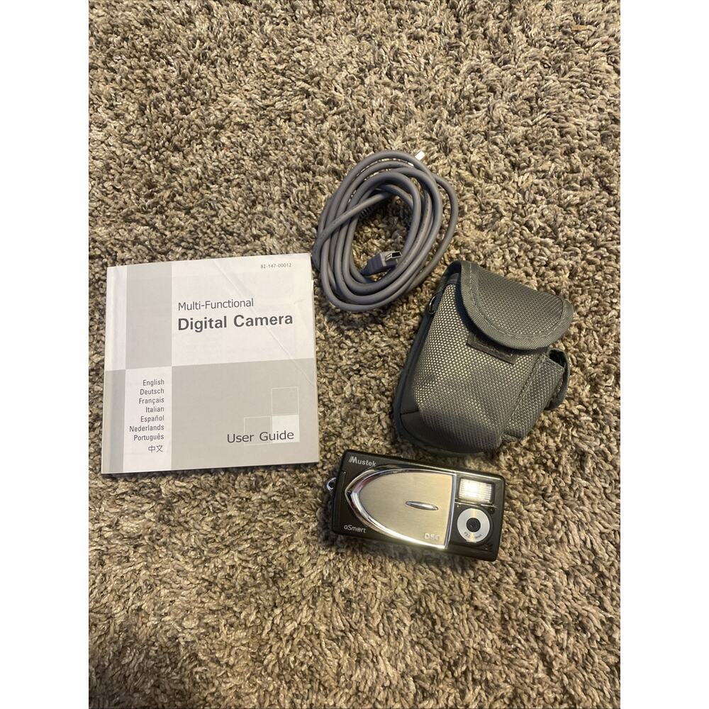 Mustek GSmart CAMERA D50 5MP Digital Camera 4x Digital Zoom Untested Case